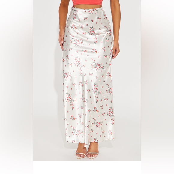Maxi Skirt with Flowers - Picture 2 of 3